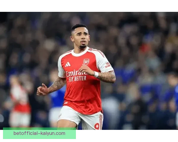 热苏斯禁区跑动表现稳健，展示出持续提升的进攻威胁性